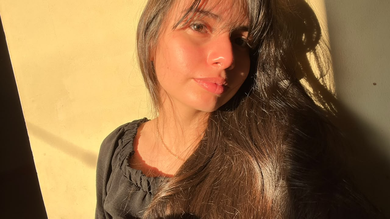 Retrato de Jennifer iluminada pela luz do fim de tarde